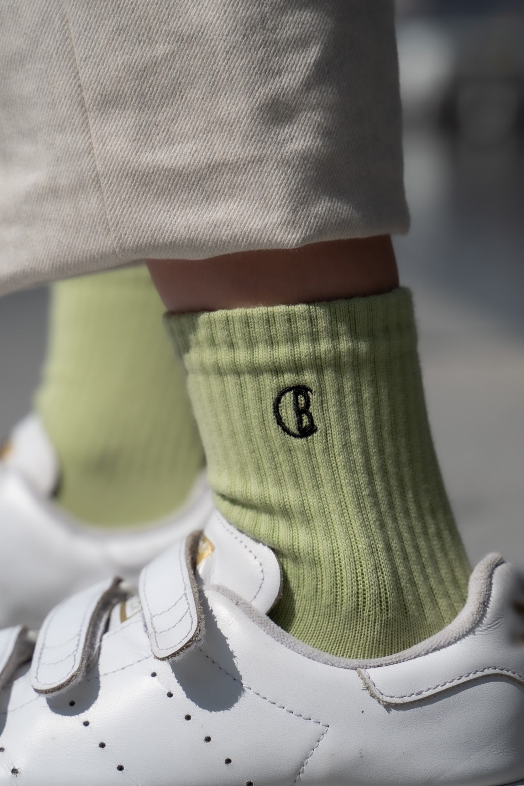 ビーコムのつながる靴下　オリジナルロゴ　ソフトグリーンカラー